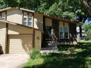 313 S Kenwood Ln, Olathe, KS 66062