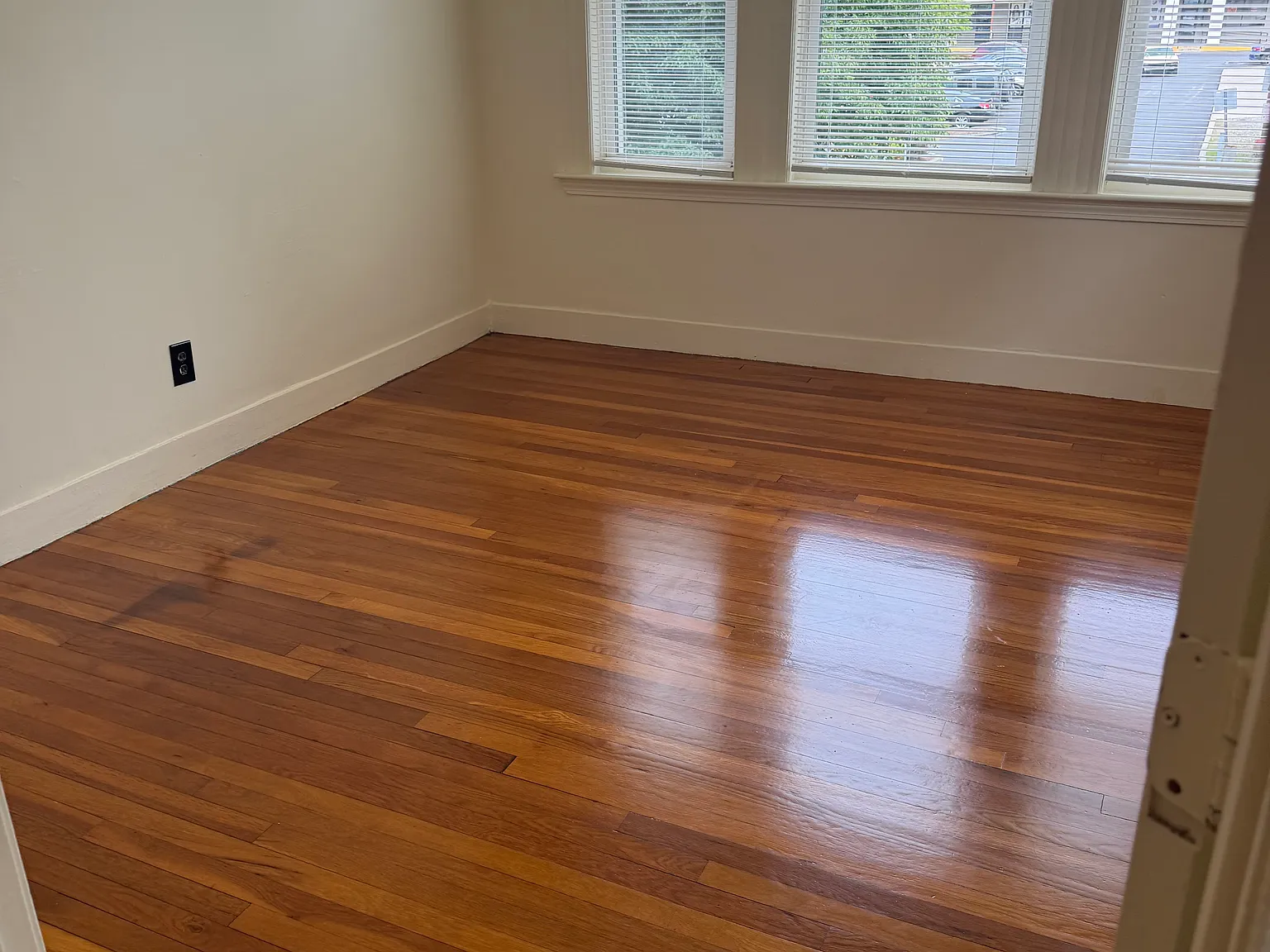 2 bed, 850 sqft, $2,400 — Photo 3