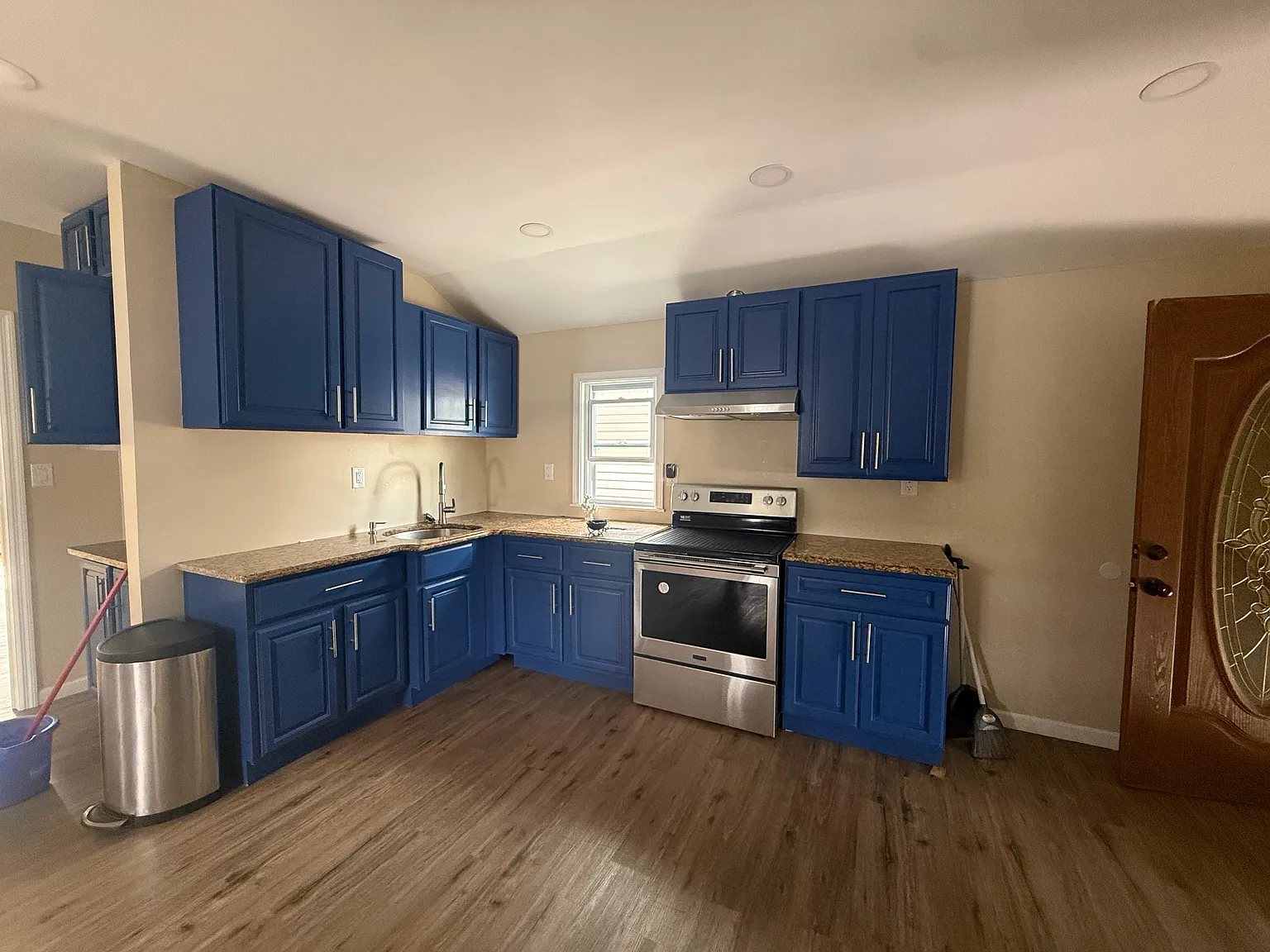 3 bed, $3,999 — Photo 3