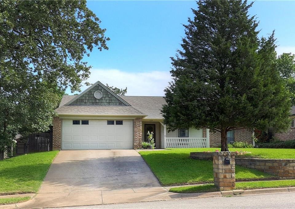 1st image of 1305 Circle Ln
