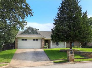 1305 Circle Ln, Bedford, TX 76022