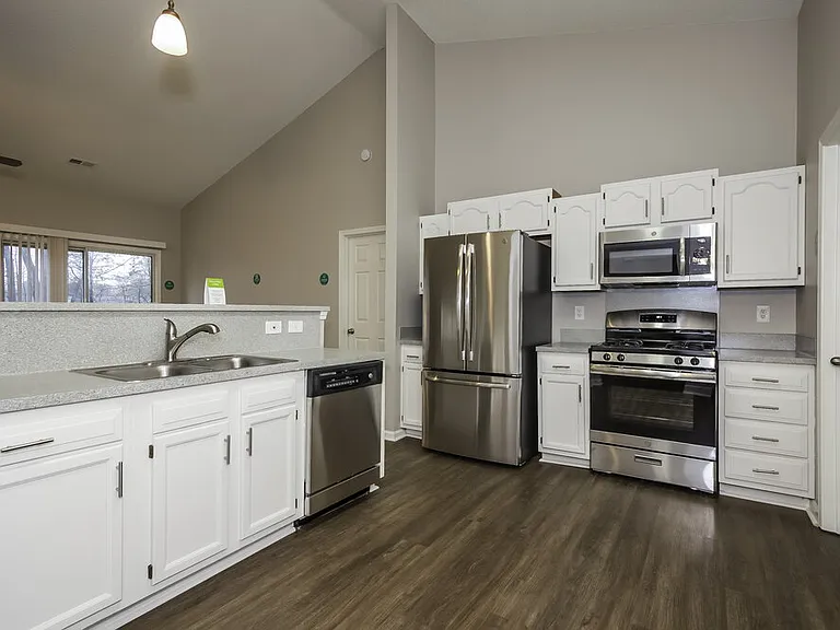 13201 Peacock Ln — Photo 6