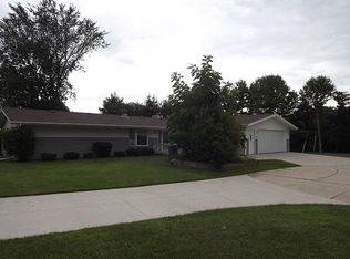 4018 Seneca Ct, Manitowoc, WI 54220
