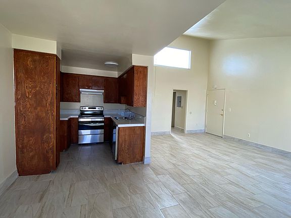 3rd image of 3422 Maricopa St #209