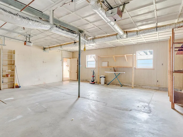 1109 James Blvd — Photo 33