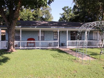 803 Bishop St, Smithville, TX, 78957