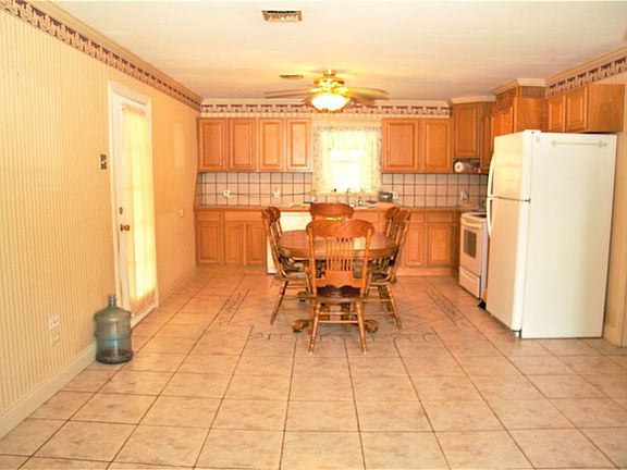 3rd image of 236 Saint Philip St