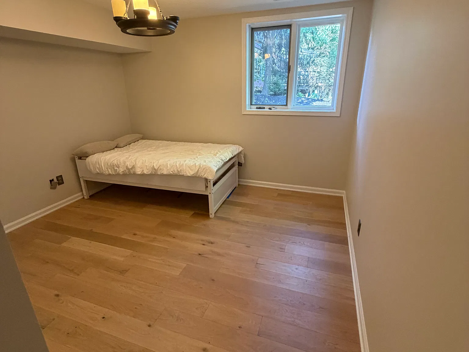 4 bed, 2.5 bath, 2700 sqft, $3,750 — Photo 2