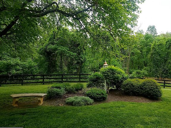 5th image of 5556 Merry Oaks Rd