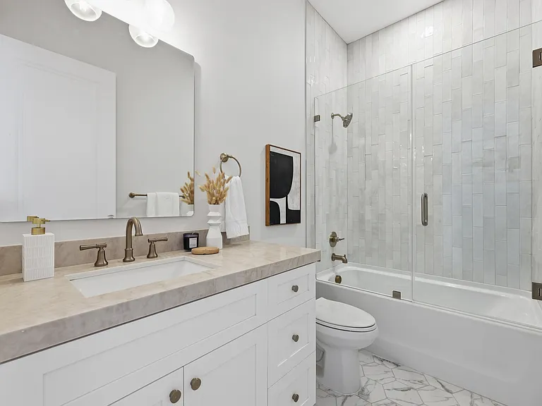 920 W Alfred St — Photo 16