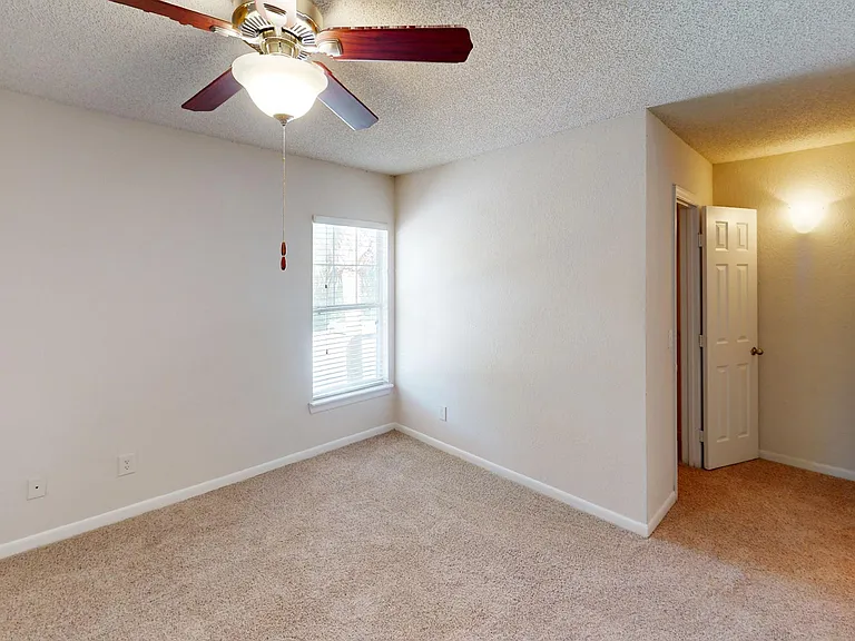 Altamira Place Apartment Homes — Photo 141