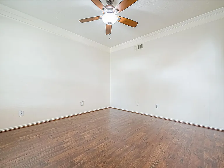 2422 Leanett Way — Photo 11