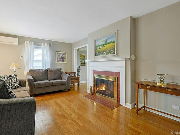 4th image of 84 Lawrence Pl