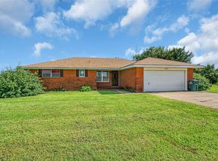 2724 S Chapman Rd, Clinton, OK 73601