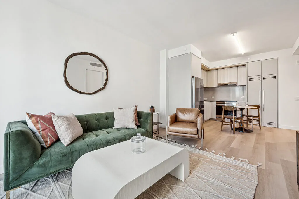 17 Hanover Place — Photo 1