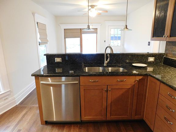 4th image of 1027 Lakepointe St APT 2