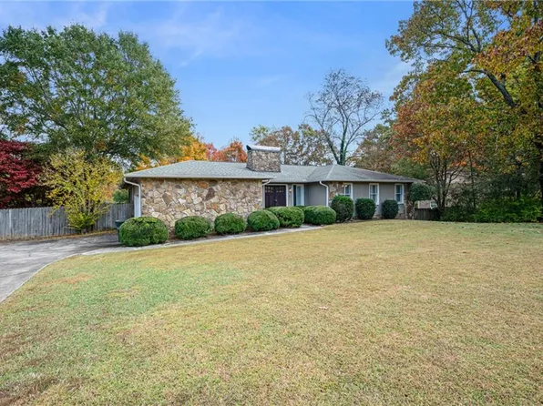 127 Windsor Dr, Calhoun, GA 30701