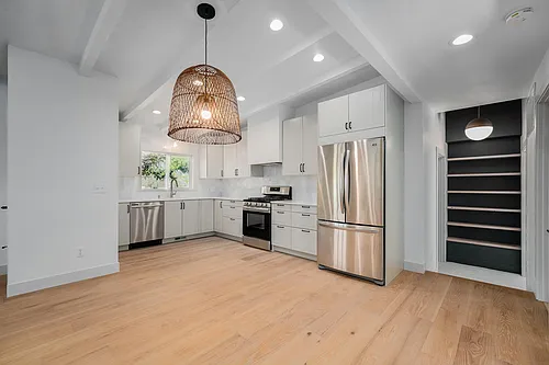 2110 N Overland Trl Photo 1