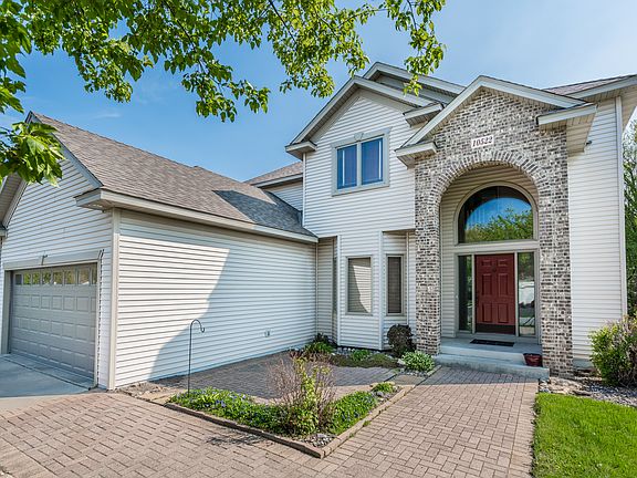 2nd image of 10522 Forestview Cir N