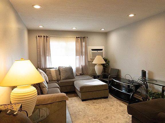 4th image of 221 Grand Ave W APT 310