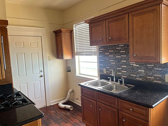 5th image of 815.5 Roosevelt Pl