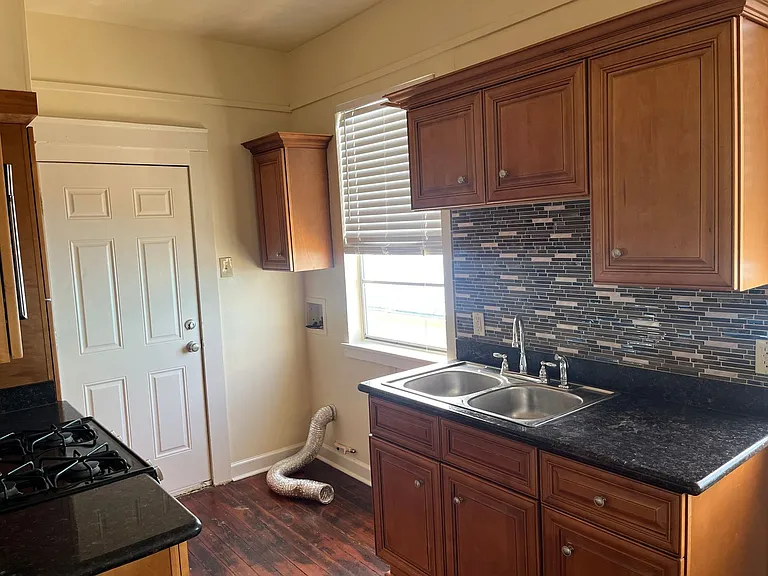 815.5 Roosevelt Pl — Photo 5