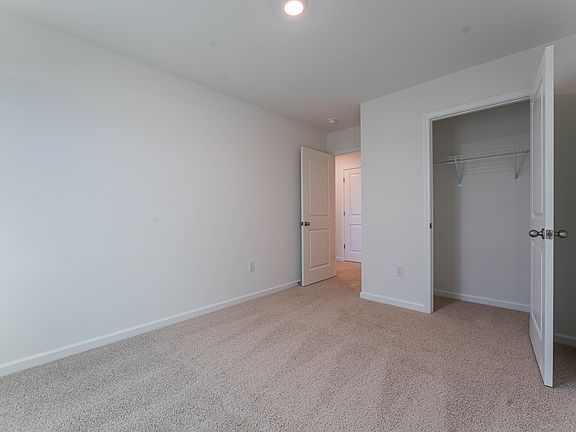 5th image of 390 Freestall Dr #1