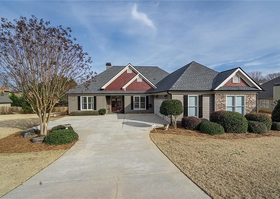 1st image of 161 Sawtooth Oak Dr