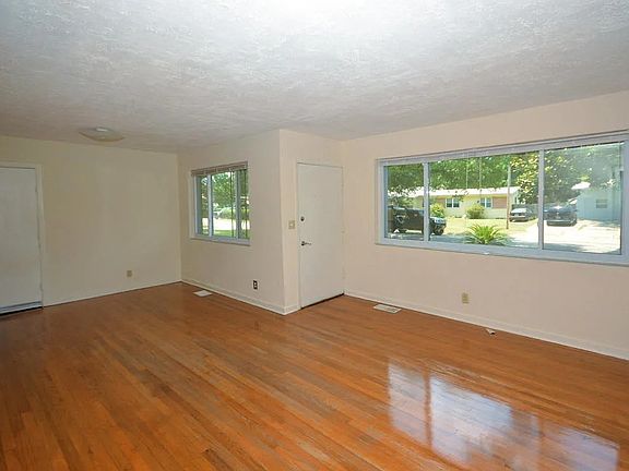 3rd image of 5804 Oliver St