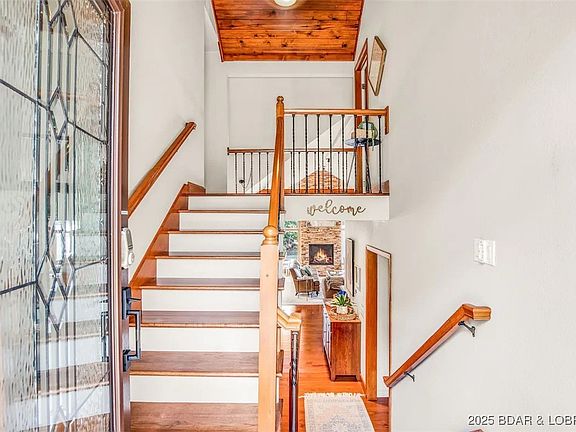3rd image of 158 Oak Manor Cir