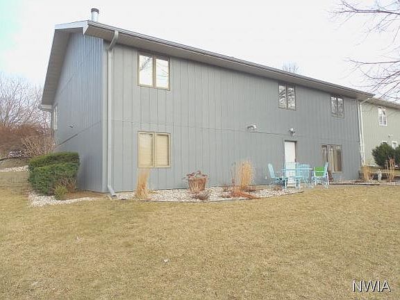 3rd image of 3035 Chestnut Ave