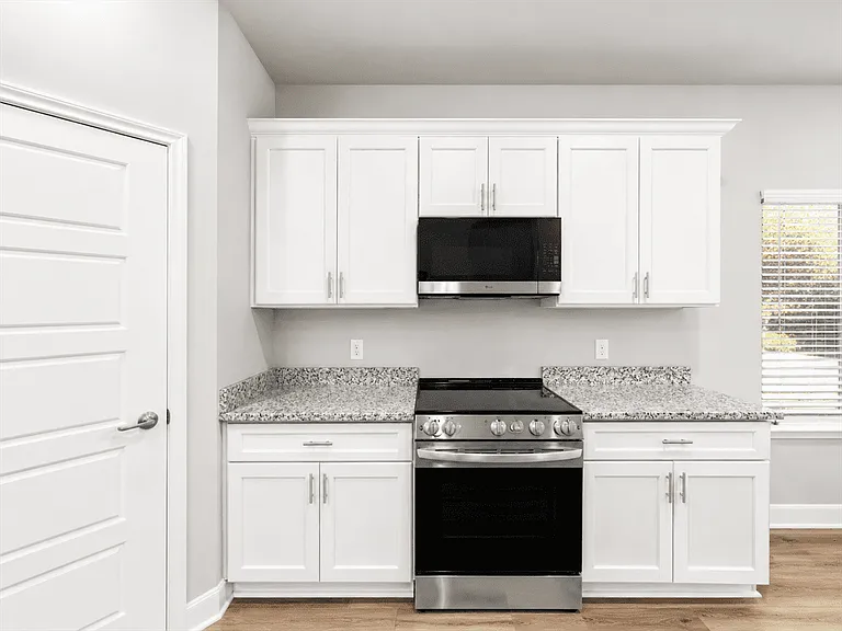 7204 Magnolia Crk #101 — Photo 4
