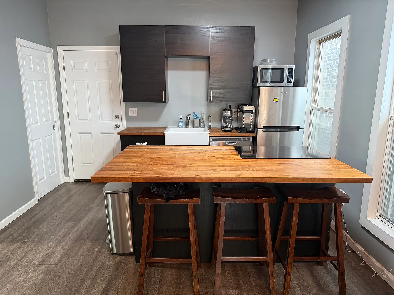 1629 W Beach Ave — Photo 4