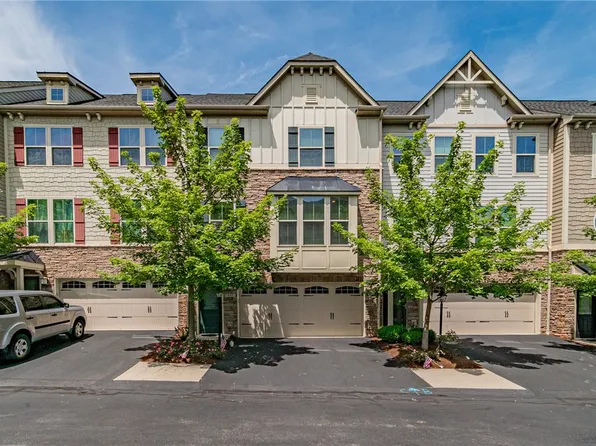 893 Beacon Ln, Pittsburgh, PA 15237