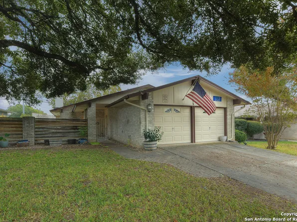 118 BOLERIO DR, Universal City, TX 78148