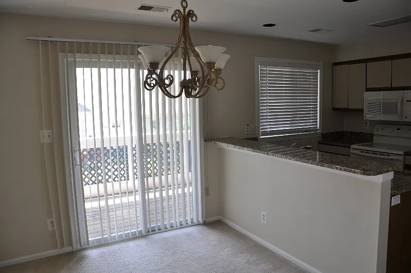 2 bed, 1040 sqft, $2,000 — Photo 3