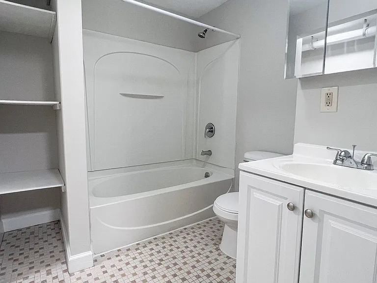 295 Franklin Ave — Photo 19