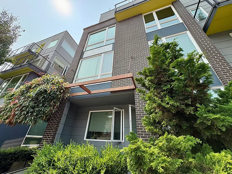 121 12th Ave E #102 — Photo 3