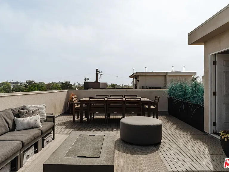 6072 Pickford St — Photo 40