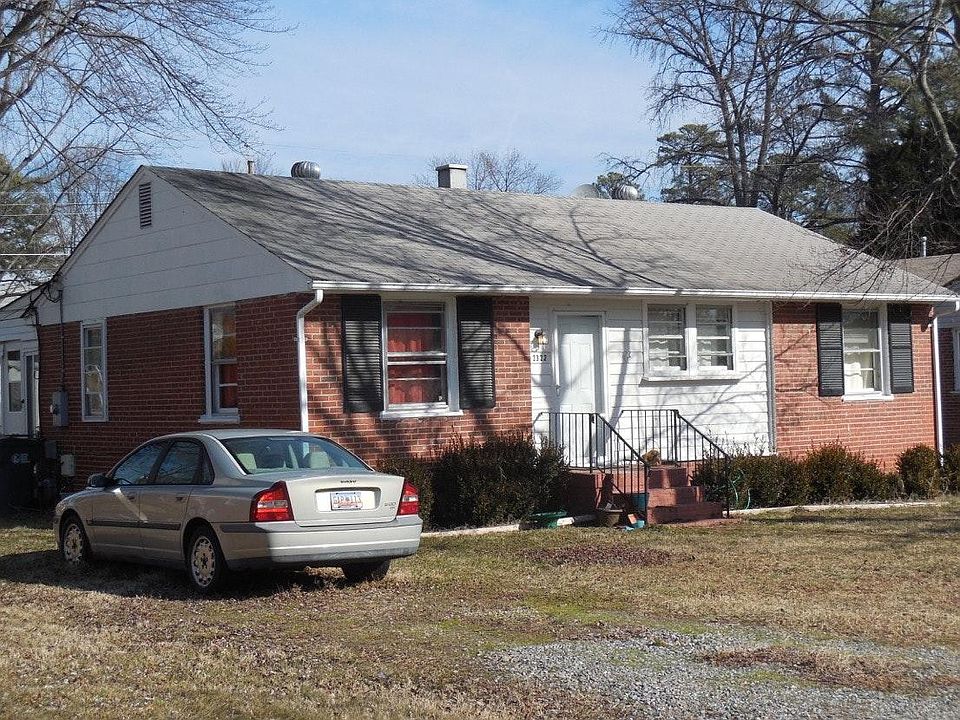 *NICE* 3 BR Brick Rancher with Sunporch + Fenced Yard. Pets