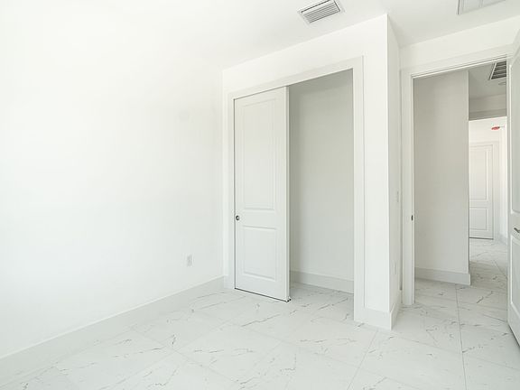 4th image of 3005 Gordon Ave S #3005