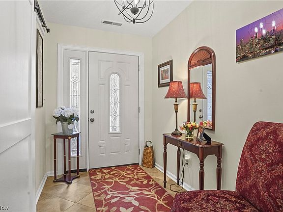 2nd image of 897 Knollcrest Ct