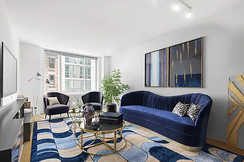 320 W 38th St #1002 Photo 1