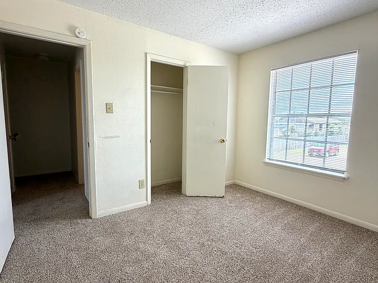 1252 Meadowview Dr — Photo 11