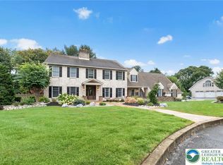 8 Harding Ct, Easton, PA 18045