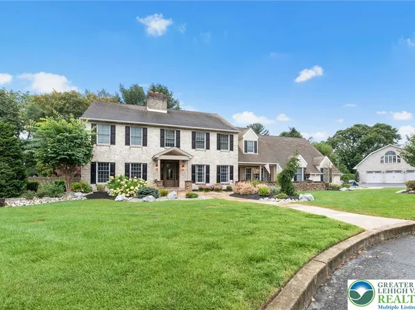 8 Harding Ct, Easton, PA 18045