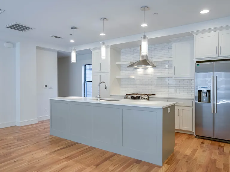 2127 Clark St #104 — Photo 16