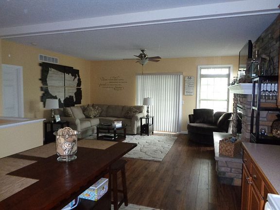 5th image of 553 Hampton Lake Dr