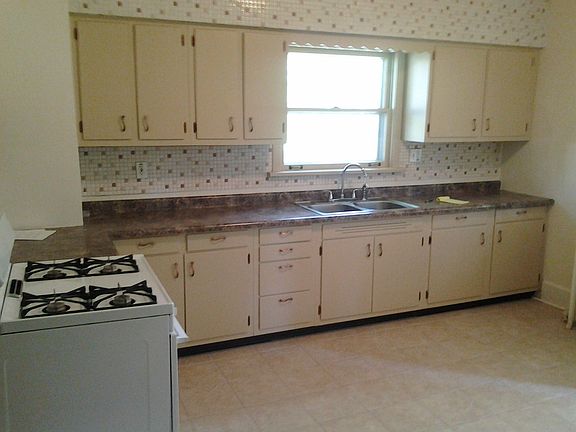 3rd image of 359 N Worth Ave