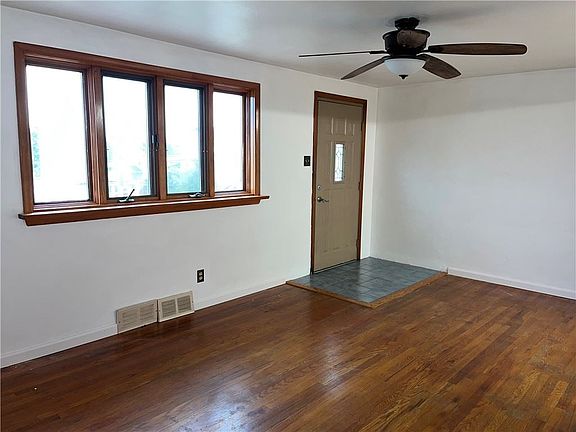 3rd image of 118 Ross St